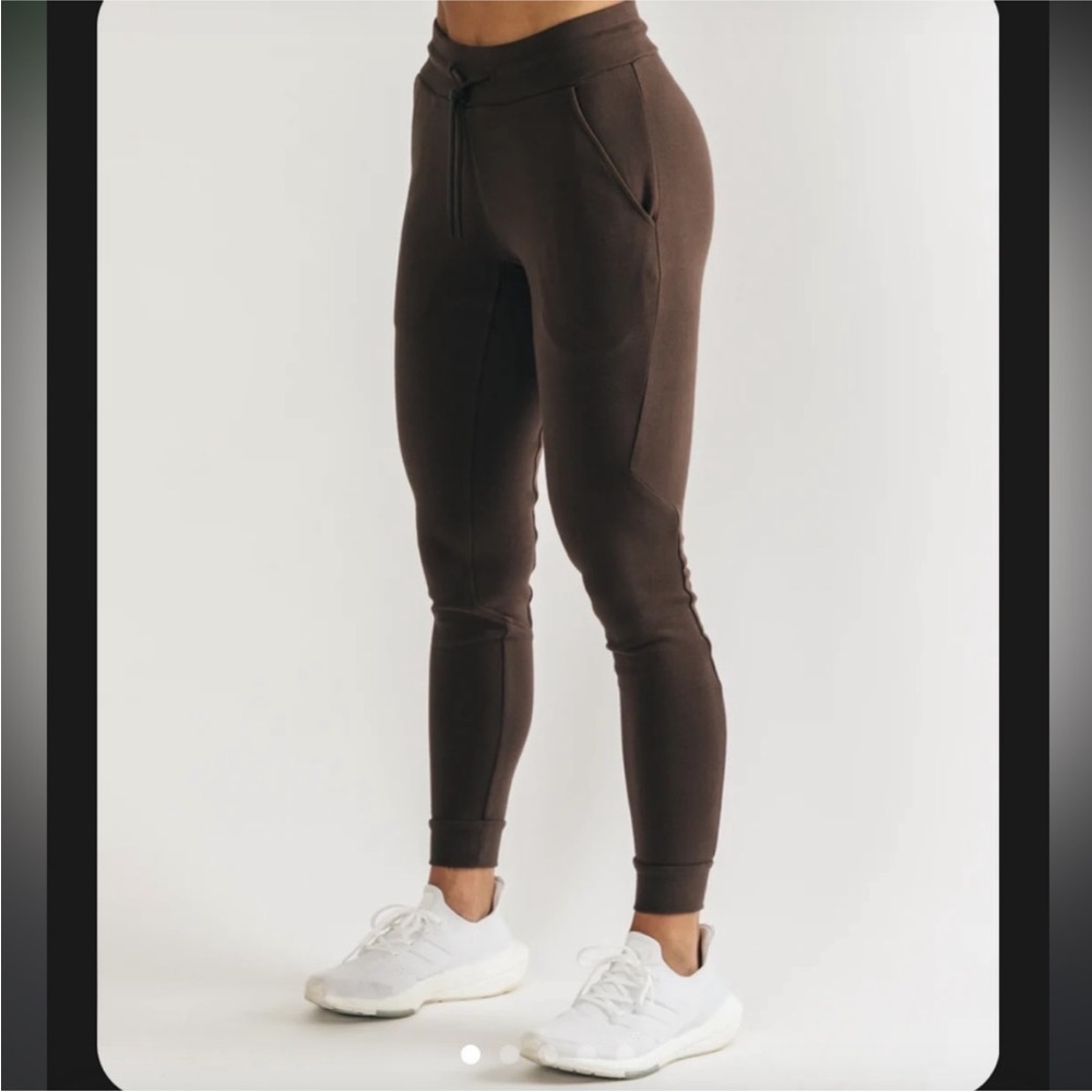 Alphalete identity joggers cocoa